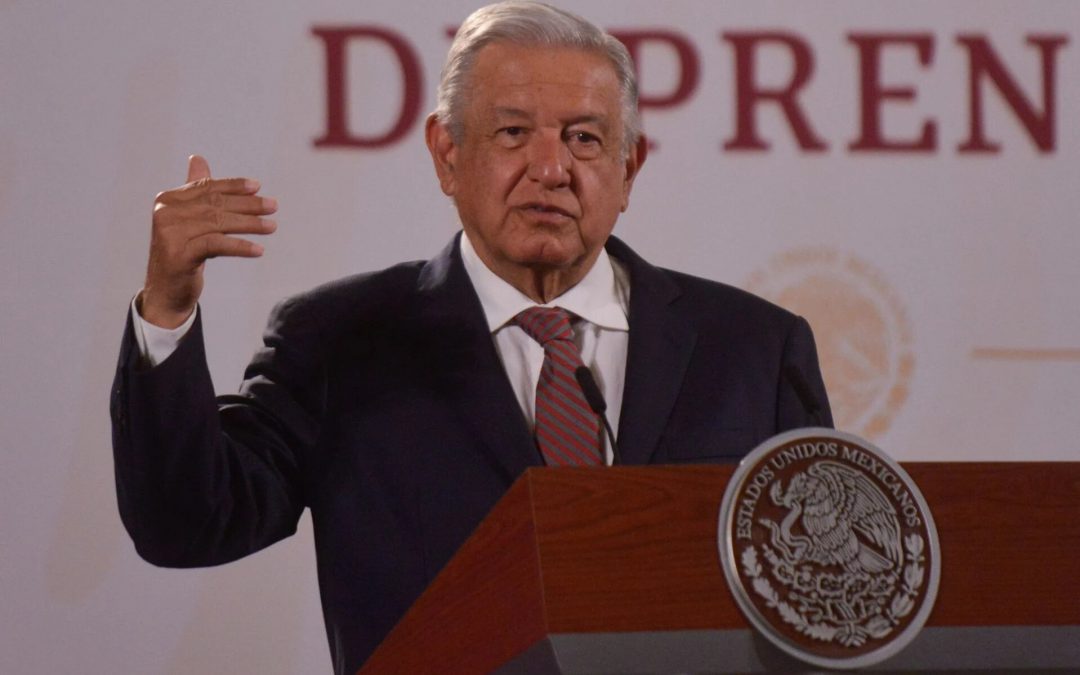 AMLO celebra victoria de Morena y sugiere a oposición cambiar su estrategia