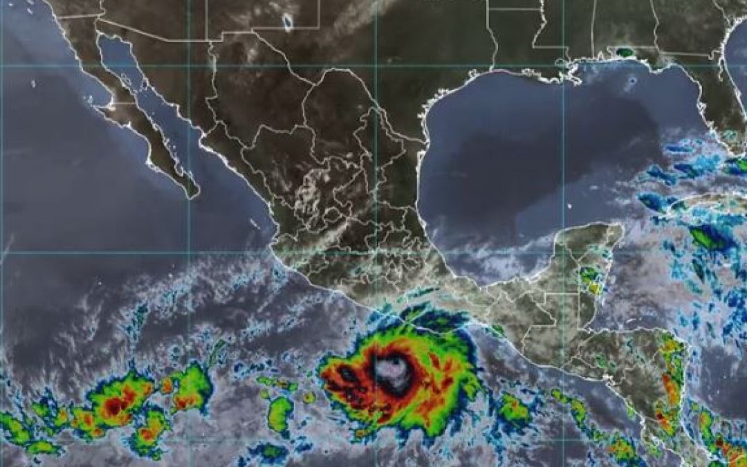 Huracán “Agatha” toca tierra en la costa de Oaxaca en categoría 2