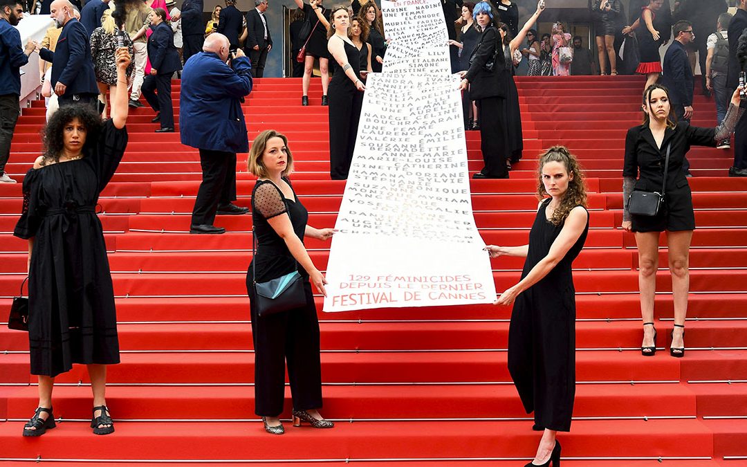 Feministas protestan en alfombra roja de Cannes