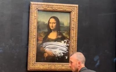 Lanzan pastel a Mona Lisa en el Museo de Louvre