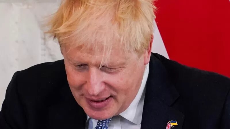 Boris Johnson sobrevive a voto de confianza impulsado por su partido